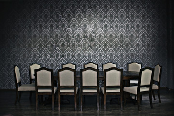 dining table and plenty of chairs