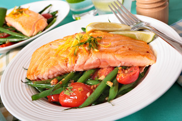 Grilled salmon with green beans and cherry tomatoes