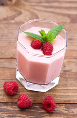 Summer berries smoothie with mint