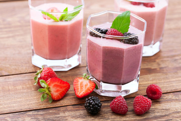 Summer berries smoothie with mint