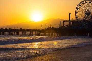 Obraz premium Sunset on Santa Monica Beach