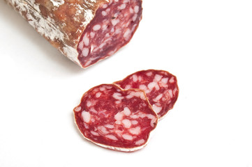 saucisson sec  sur fond blanc