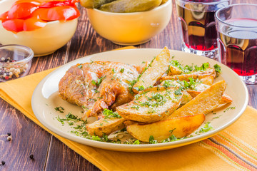 Grilled chicken with potatoes