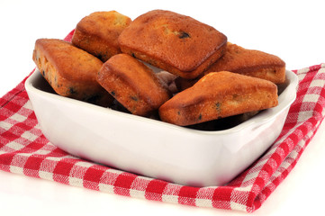 Cakes maison dans un plat
