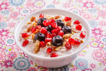Muesli with fresh fruit