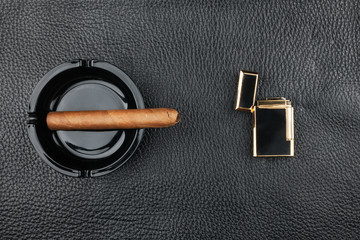 Lighter and black ashtray with cigar - 78208142