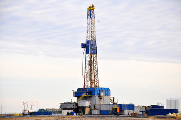 Onshore drilling rig
