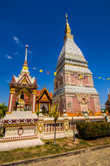 Fototapeta premium White pagoda with blue sky