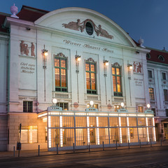Obraz premium Wiener Konzerthaus bei Nacht