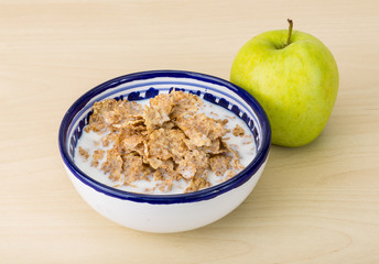 Cornflakes and apple