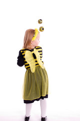 Kind als Biene verkleidet