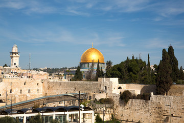 Fototapeta na wymiar View from the old city of Jerusalem on the Dome of the Rock.