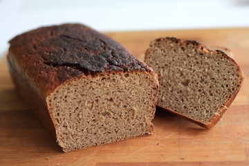 Fototapeta na wymiar chleb domowy - ręcznie robiony