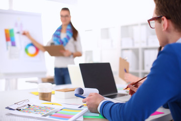 Obraz premium Young business people working at office on new project