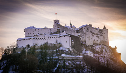 Schloss Salzburg in der Abenddämmerung