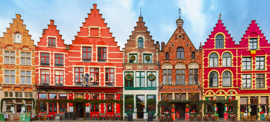 Fototapeta premium Świąteczny plac Grote Markt w Brugii, Belgia.