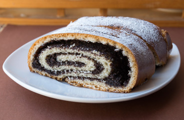 Poppy strudel with icing sugar