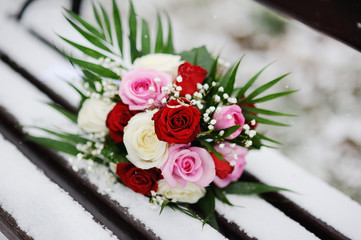 wedding rings on wedding bouquet