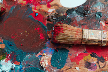 Brush and paint painter