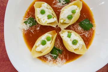 Italian pasta with ricotta cheese,green peas,and salsa
