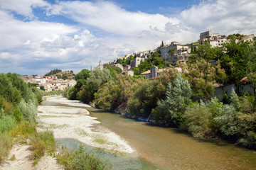 The river Ouveze at Vaison-la-Romaine in Provence - 78235144