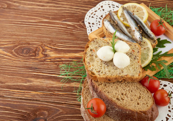 sardines on slice bread