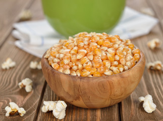 Raw popcorn