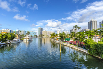 Fototapeta na wymiar luxury houses at the canal in Miami Beach with boats