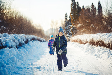 Fototapeta na wymiar Portrait of a boy playing outdoors in the snow