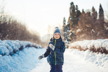 Fototapeta na wymiar Portrait of a boy playing outdoors in the snow