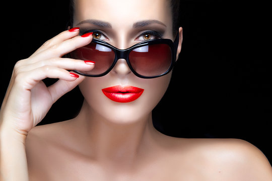 Fashion Model Woman in Black Oversized Sunglasses. Bright Makeup