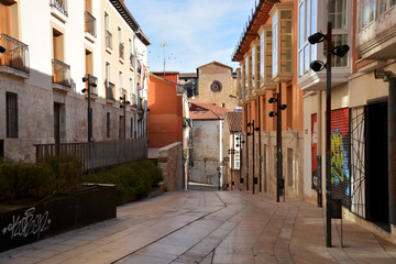 Fototapeta na wymiar calles tipicas del centro de burgos