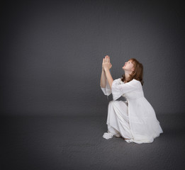 girl pray for forgiveness