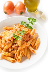 Mezze penne con carne suina e sugo, cucina italiana