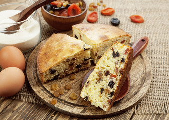 Mannik, semolina cake with dried fruits