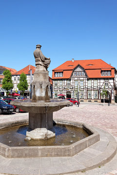 Brunnen an der Neustadtkirche, Warburg