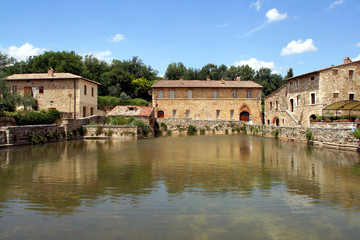Fototapeta na wymiar Toscana,Siena,Bagno Vignoni,vasca della sorgente.