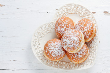 Leckere Krapfen am Teller