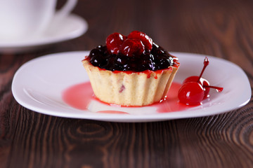 Cake with berries