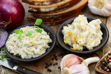 Knoblauch Brot Schmalz
