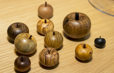 Manzanas decorativas de madera