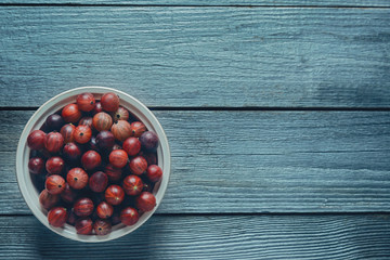 Red gooseberries in a bowl