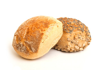 petit pain rond sur fond blanc