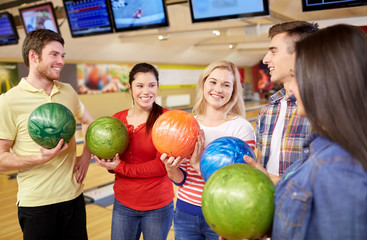 Fototapeta na wymiar happy friends in bowling club