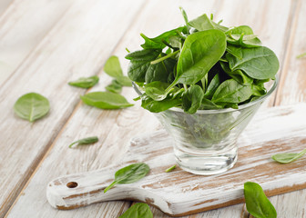 Green Spinach leaves in a glass bowl.
