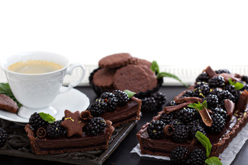 Chocolate blackberry tart with coffee