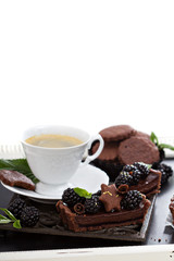 Chocolate blackberry tart with coffee