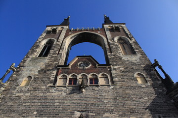 Obraz premium Turmpaar mit Galeriebrücke von St. Jakob in Köthen