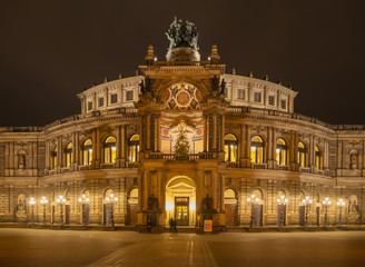 Fototapeta na wymiar Semperoper Dresden night shot