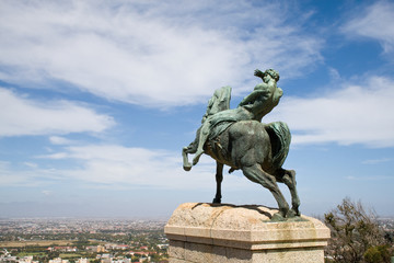 Fototapeta na wymiar Bronze statue, Rhodes Memorial